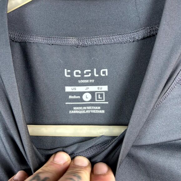 Tesla Shirt Men Medium Gray Loose Fit Mock Neck Long Sleeve Performance Pullover - Picture 3 of 7